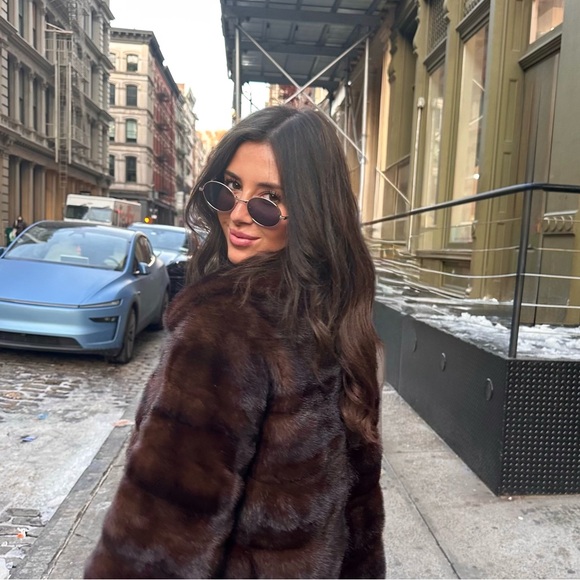 Meet your Posher, Haley - Picture 2 of 2